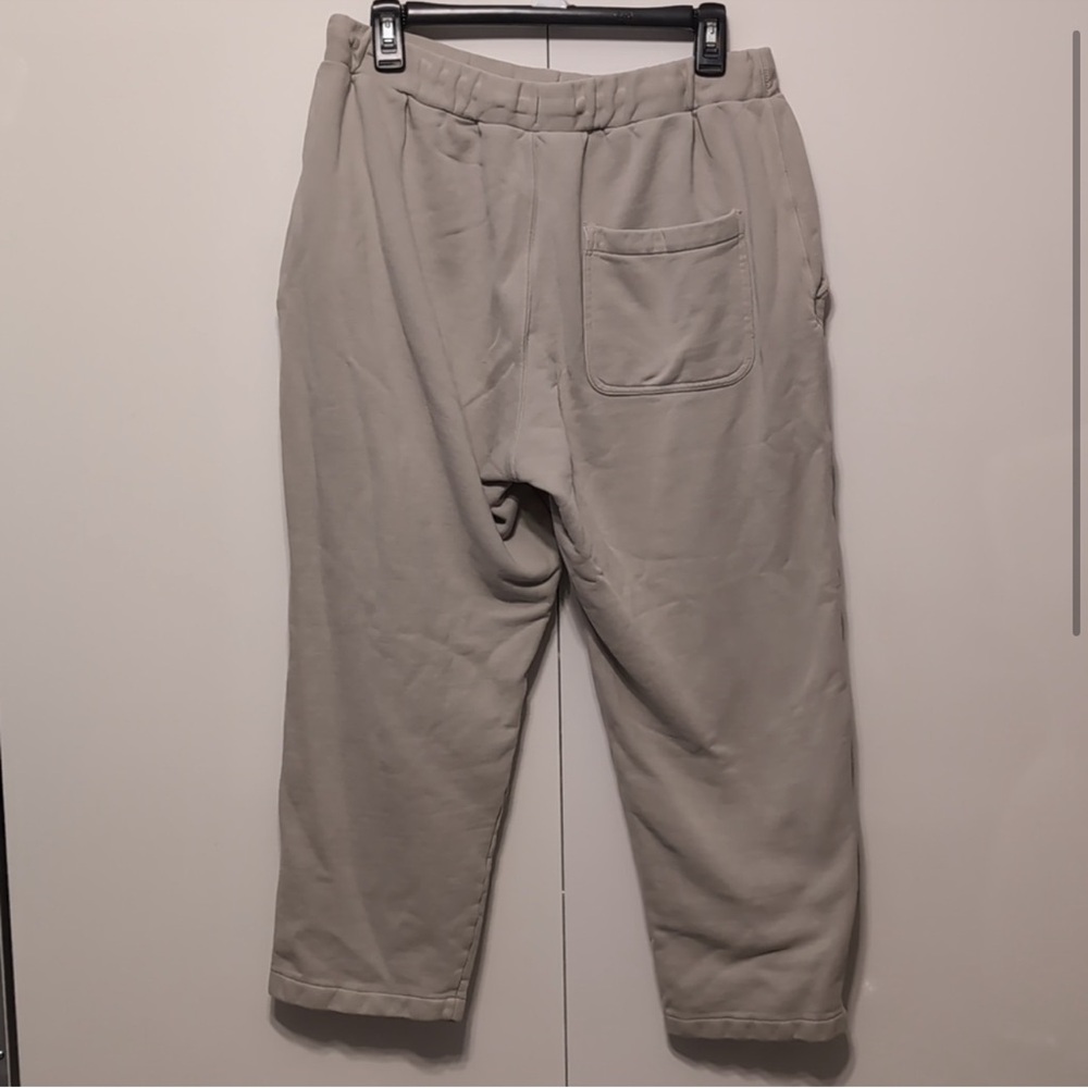 COS Women's Relaxed Fit Khaki Sweatpants
Loungewear Size Large - Picture 2 of 6